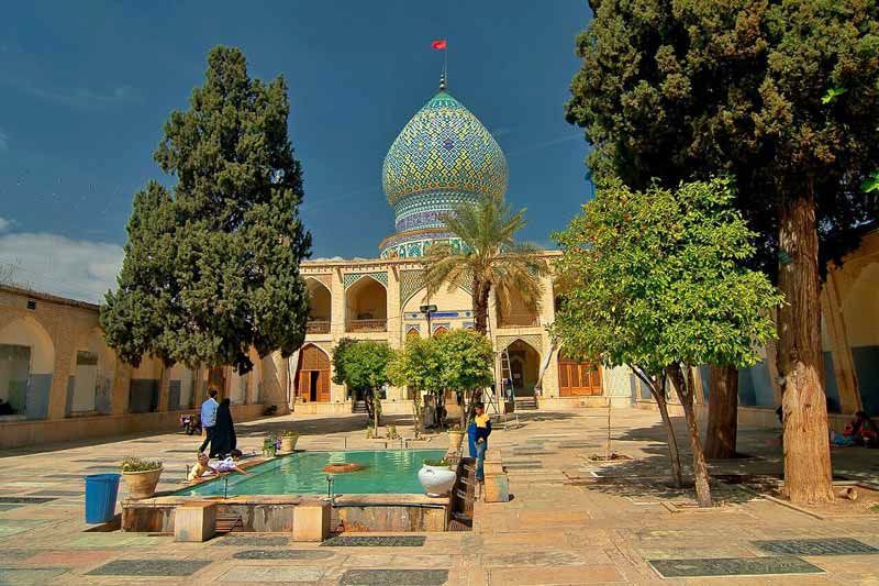 آستان مقدس علی بن حمزه از دیدنی های شیراز با عکس