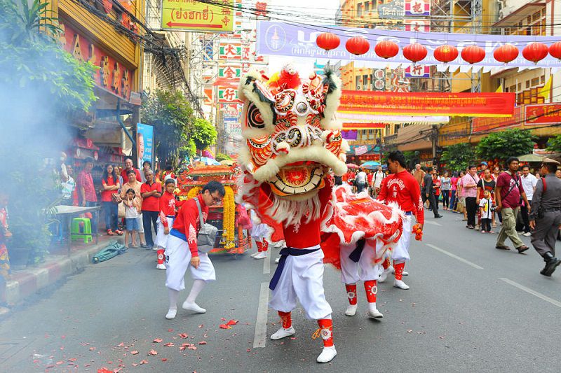 در مسافرت تایلند با بچه حتما سری به جشن سال نوی چینی ها بزنید.