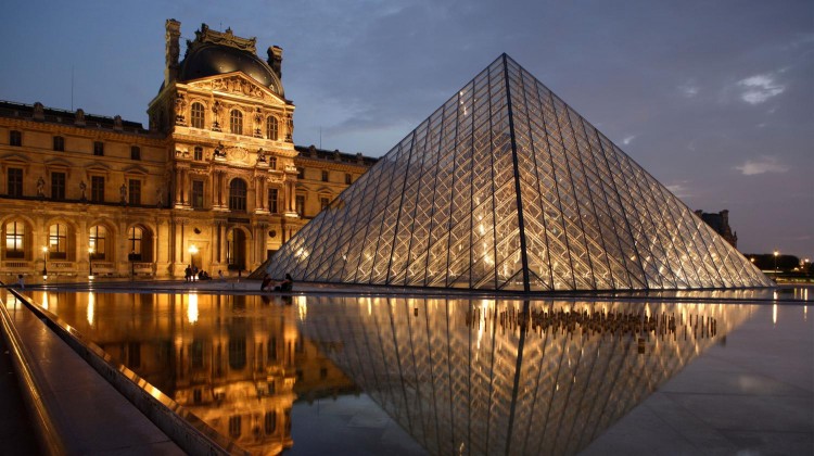 نمایی زیبا از موزه لوور - راهنمای کامل سفر به پاریس