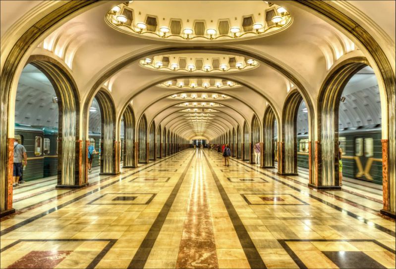 ایستگاه های مترو مسکو فوق العاده اند! کتاب راهنمای سفر به مسکو