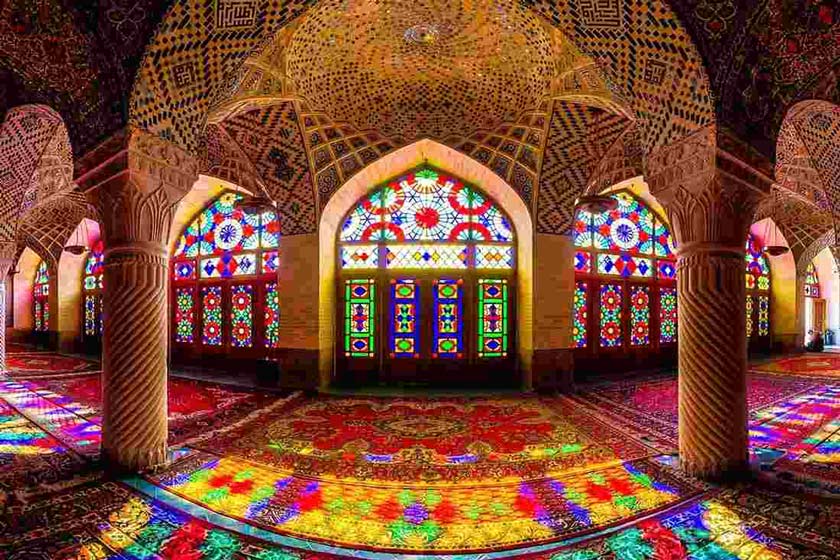 مسجد نصیرالملک از دیدنی های شیراز در بهار