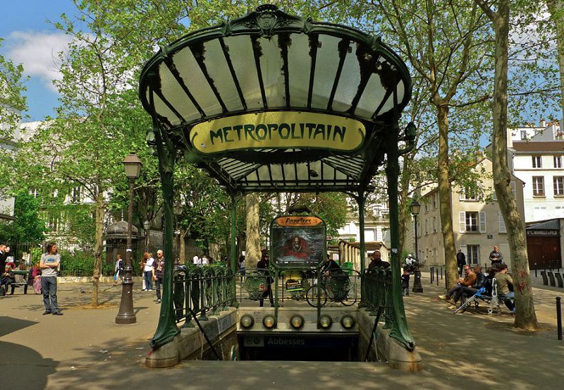 نمای بیرونی ایستگاه مترو در پاریس - بهترین زمان مسافرت به پاریس
