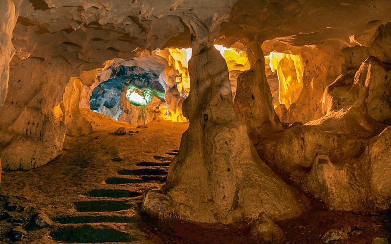 در مسافرت به آنتالیا سری به غار کاراین بزنید.