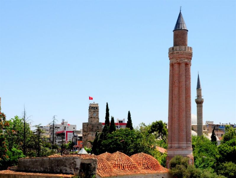مناره‌ی ییولی (Yivli Minare) - راهنمای مسافرت به آنتالیا