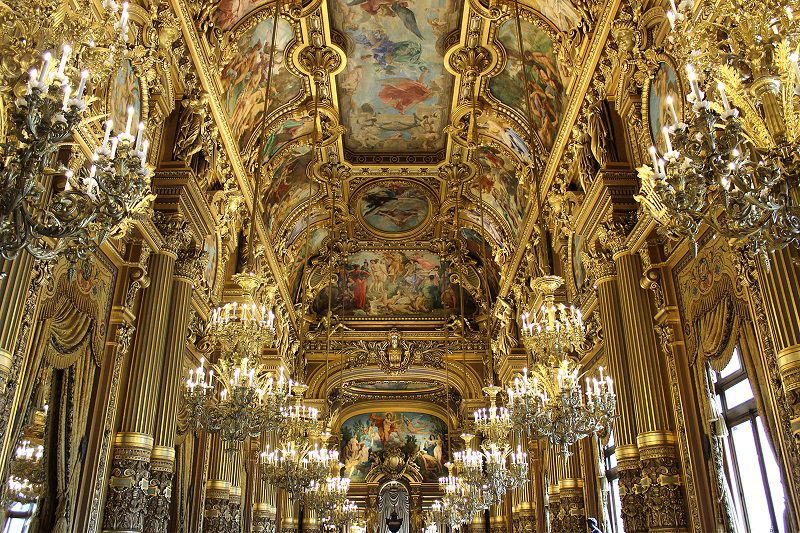 خانه اپرای کاخ گارنیه را در سفر به پاریس بدون تور حتما ببینید.