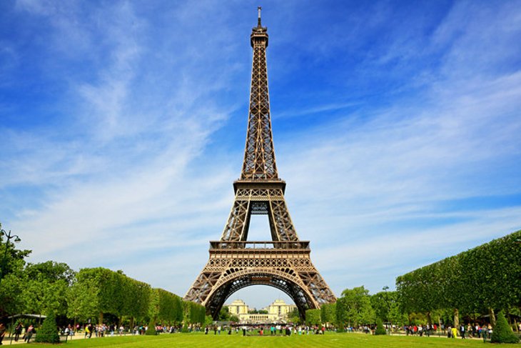 نمایی زیبا از برج ایفل - راهنمای سفر به پاريس